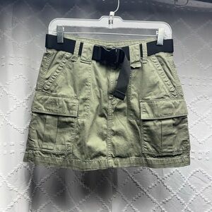 American Eagle Women’s Size 4 Hi-Rise A-Line
Belted Cargo Mini Skirt Green